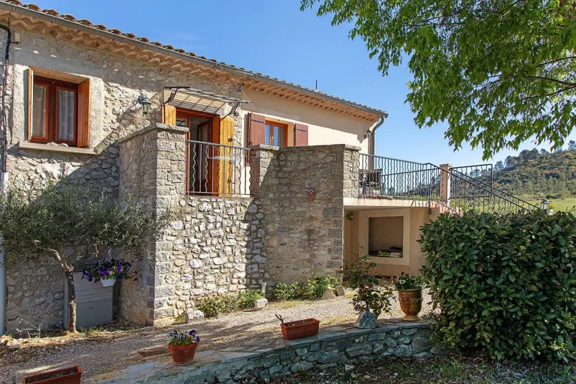 Family-friendly lovely holiday home with terrace, pool & barbecue | Garden view | Pet-friendly - Image 1