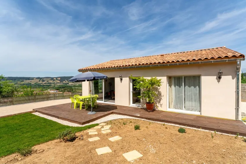 Villa with terrace & garden | Garden view - Image 1