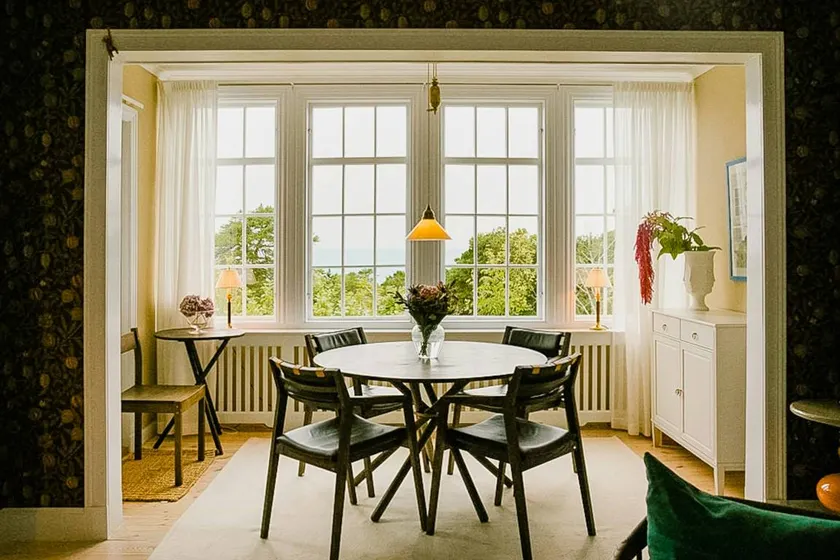 Turn-of-the-century holiday home on cliff in Visby - Image 1