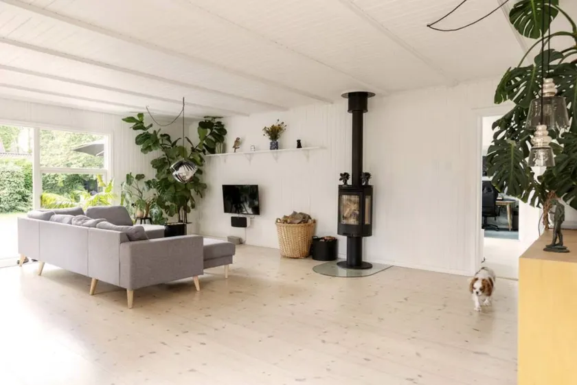 Family-friendly ample holiday home with BBQ, terrace & garden | Close to the beach | Suitable for remote work - Image 1