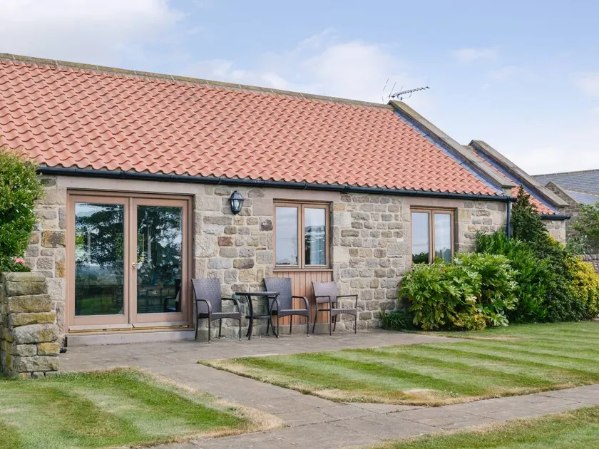 Cottage with terrace & garden - Image 1