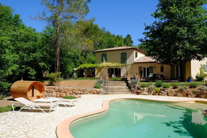 Villa con griglia, piscina e giardino | Vista sul giardino - Image 1