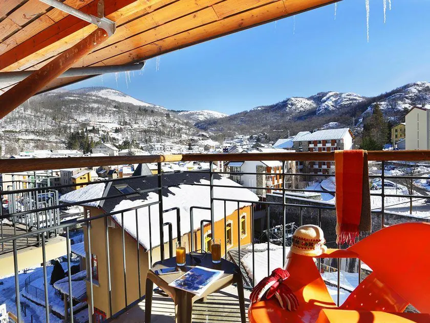 Ski lifts base, fitness, swimming pool, parking, ski locker, 28m², Ax-Les-Thermes - Image 1