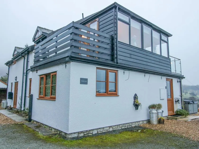 Cottage with jacuzzi & garden - Image 1