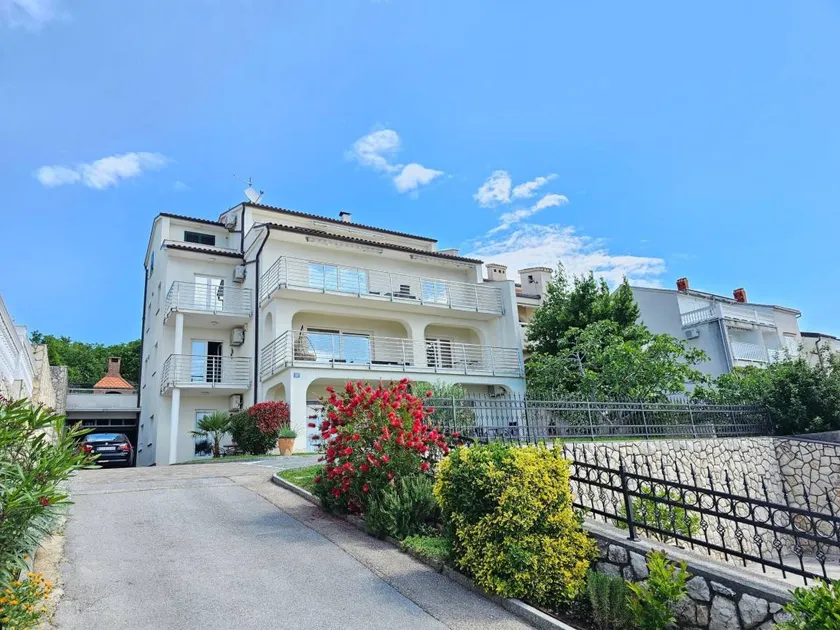 Apartamento vacacional con terraza - Image 1