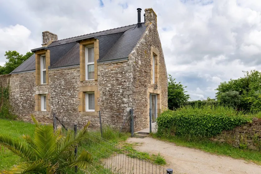 Holiday home with BBQ, terrace & garden | Garden view - Image 1