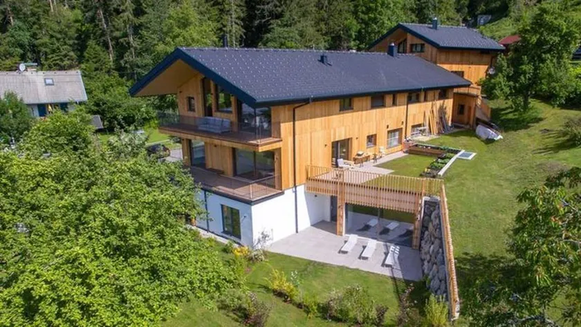 Family-oriented beautiful holiday apartment with sauna & terrace | Lake view - Image 1