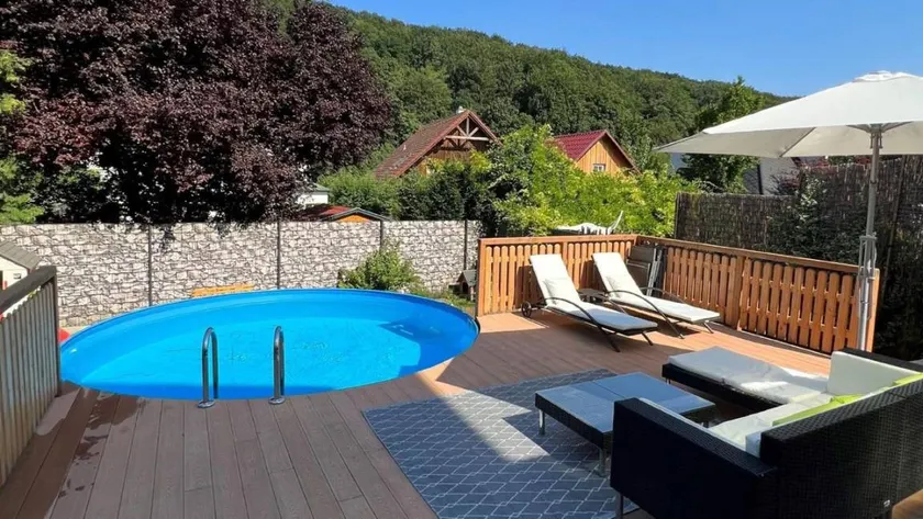 Appartamento con giardino, terrazza e piscina - Image 1
