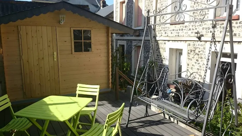 Holiday Home 'Chez Isa De Pêcheur Etretat' with Sea View and Wi-Fi - Image 1