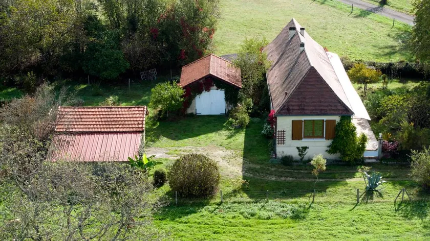 Cottage with terrace, garden & BBQ - Image 1