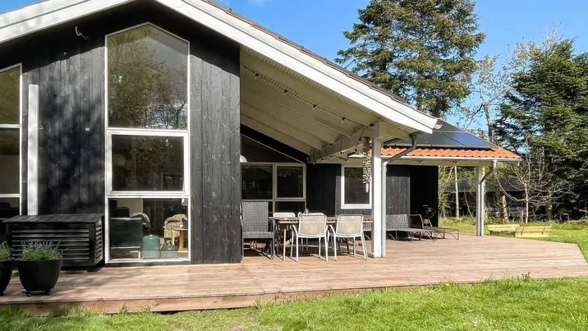 Holiday home with terrace & sauna - Image 1