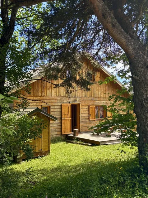 Children-friendly wonderful chalet with garden & barbeque | River view | Next to the ski | Pets are welcome - Image 1