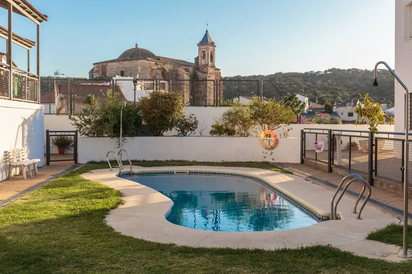 Maison de vacances avec jardin, piscine et terrasse | Vue jardin | Parfaite pour le travail à distance - Image 1
