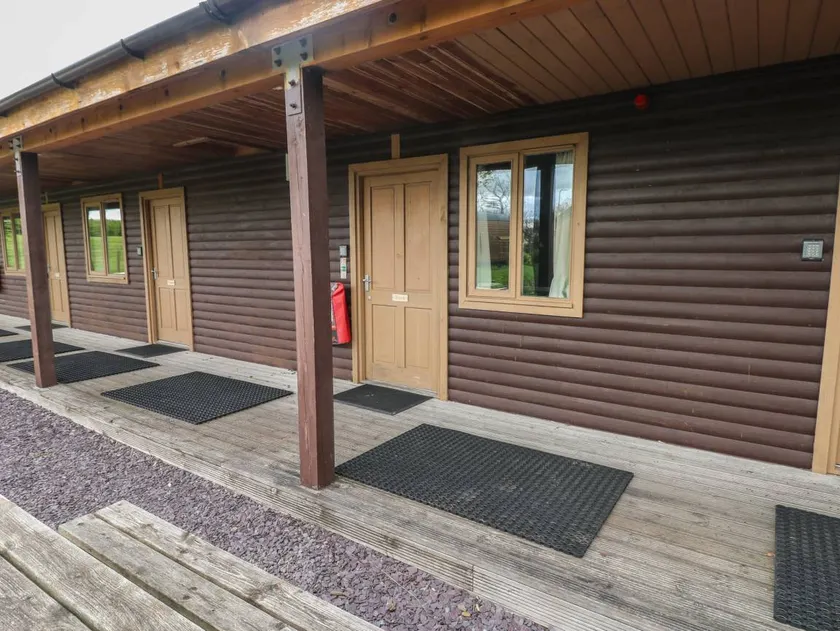 Cottage with garden - Image 1