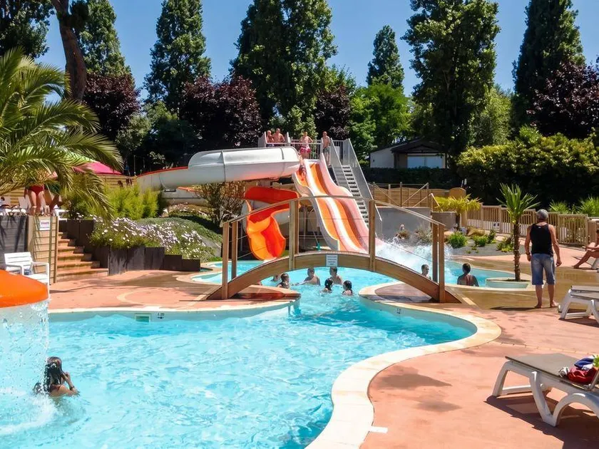 Child-friendly tent with terrace & heated pool | Pets are welcome - Image 1