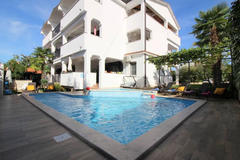 Holiday apartment with garden, barbecue & private pool | Garden view - Image 1