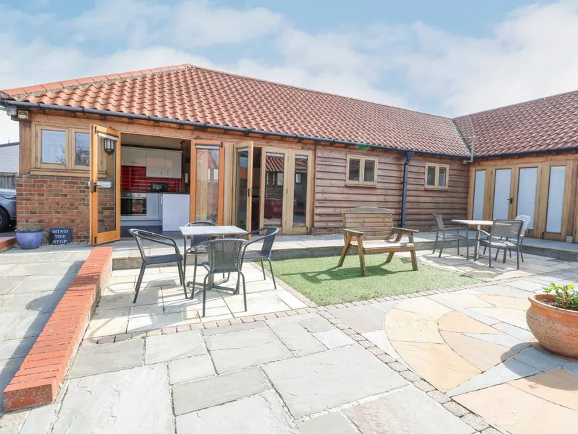 Lovely cottage with garden | Beach view - Image 1