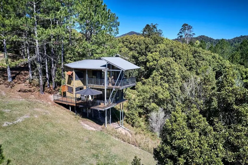 Sleek Uki Accommodation in the Tweed Hinterland Ideal as a Couples Retreat, NSW - Image 1