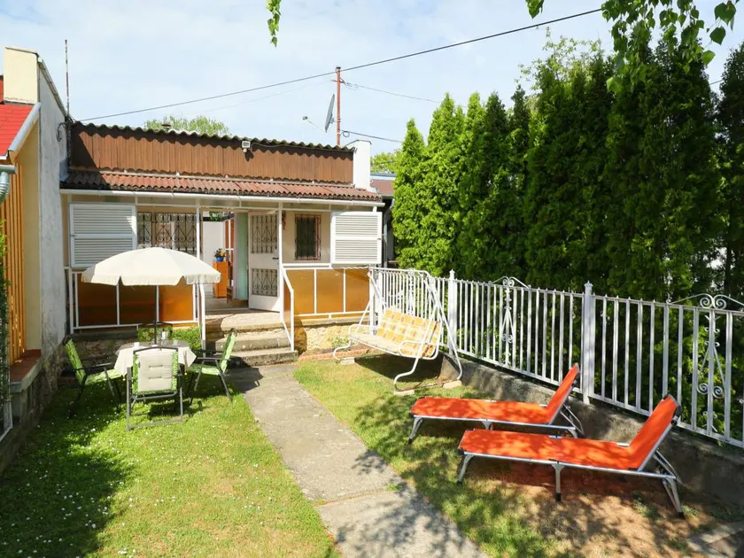 Holiday home with garden, barbeque & terrace | Next to the beach | Pet-friendly - Image 1