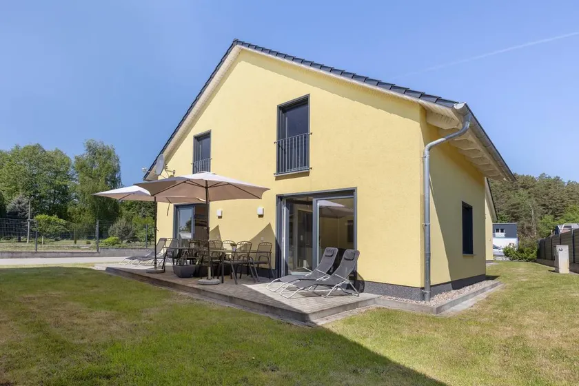 Flat with garden, terrace & BBQ - Image 1