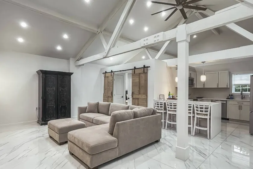 Cozy Cottage in Cos Cob - Image 1