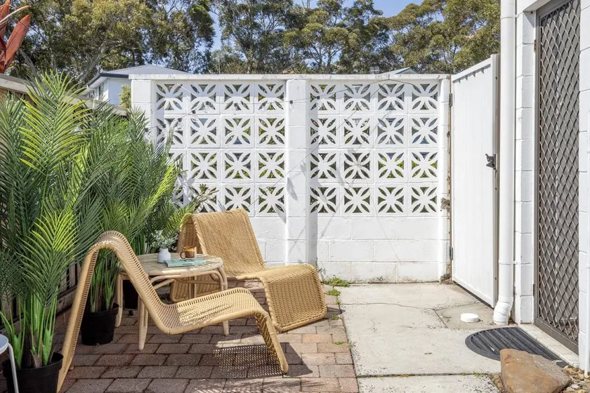 Chic Picturesque Vacation Rental Next to the Coast in Bateau Bay, New South Wales - Image 1