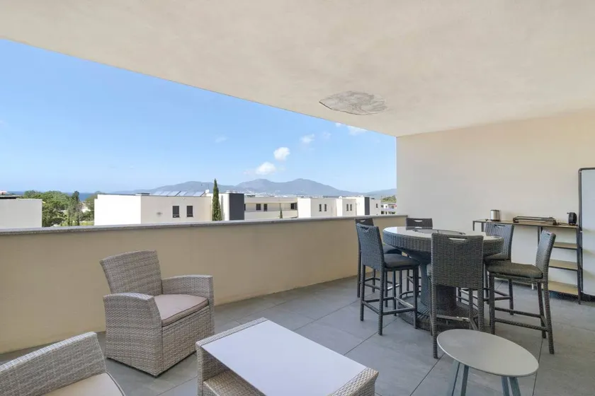 Charming apartment with terrace | Sea view | Beach nearby - Image 1