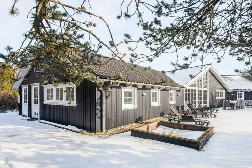 House with hot tub, barbecue & pool - Image 1