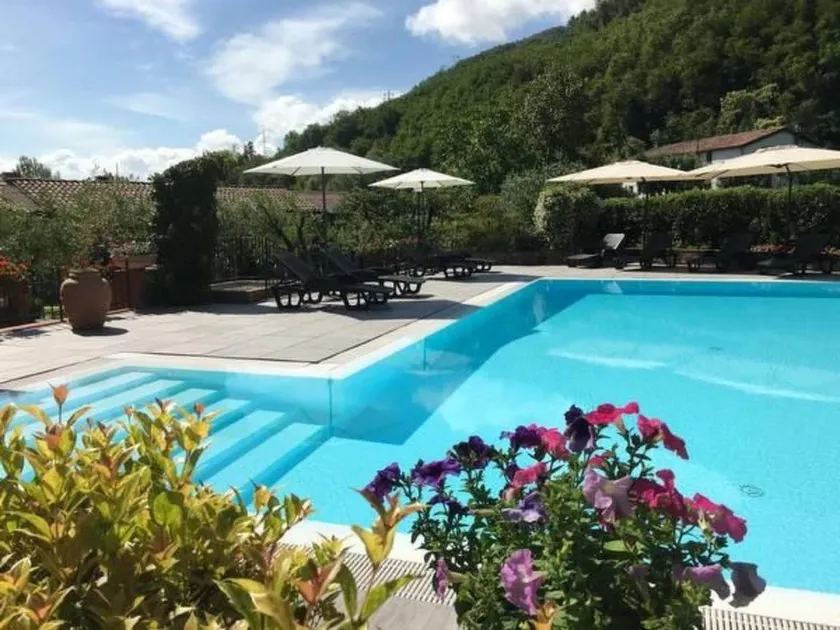 Holiday home with pool, garden & BBQ - Image 1
