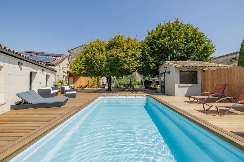 Villa 'Piscine Balnéo Saint Emilion' with Private Pool, Wi-Fi, and Air Conditioning - Image 1