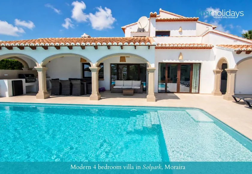 Villa with terrace, BBQ & private pool - Image 1