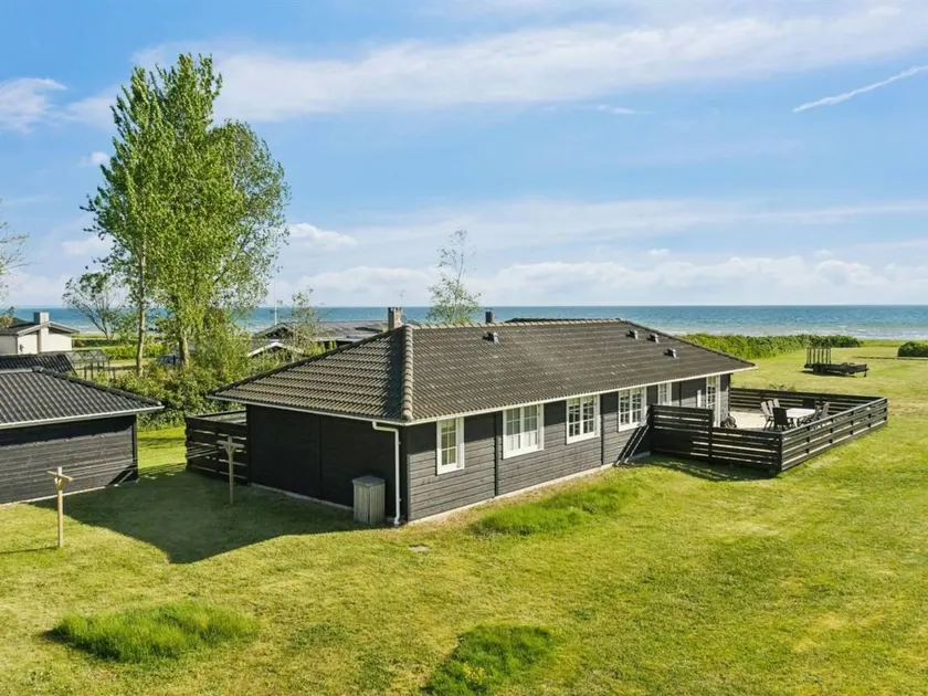 House with BBQ & garden - Image 1