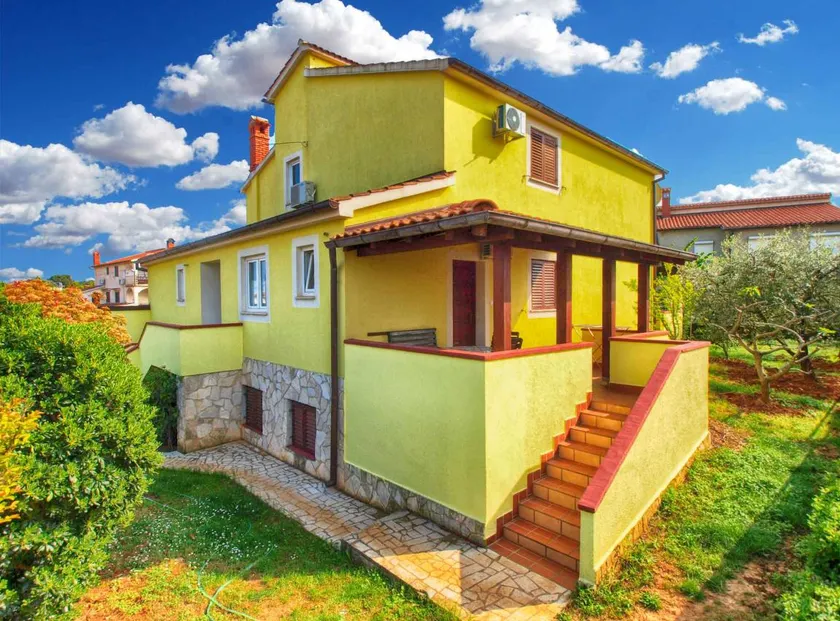 Flat with garden, terrace & barbeque - Image 1