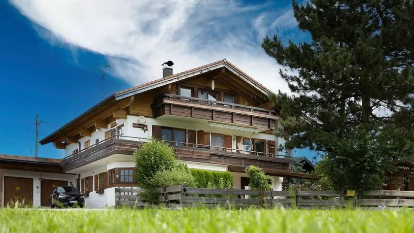 Holiday apartment with terrace, barbeque & sauna | Mountain view - Image 1