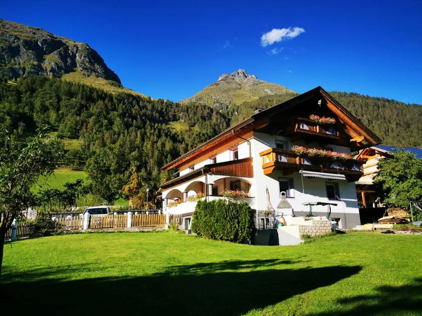Flat with barbeque, terrace & garden - Image 1