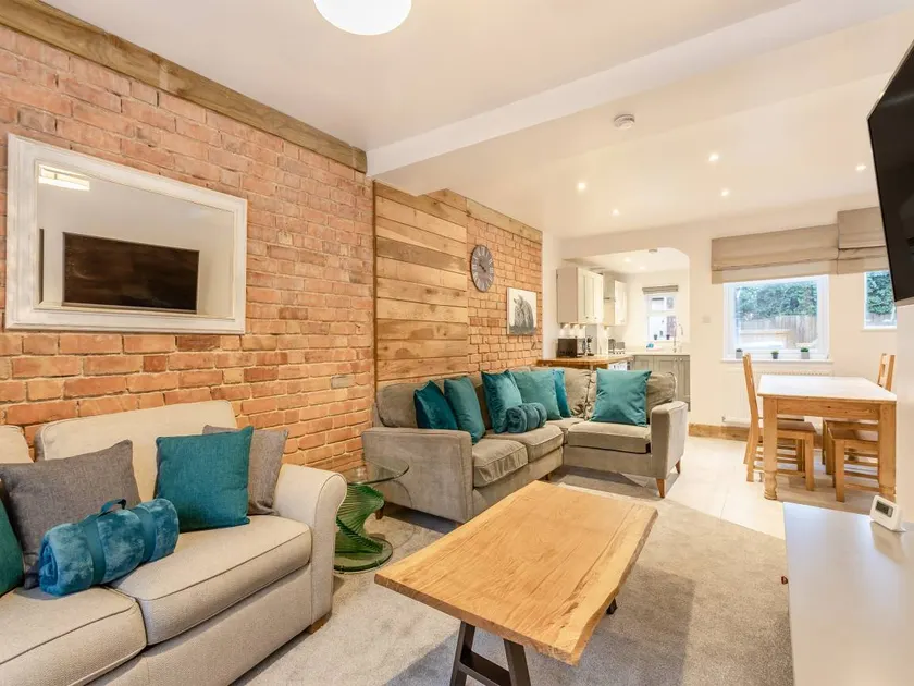Family-oriented nice cottage with garden | River view | Pets are welcome - Image 1