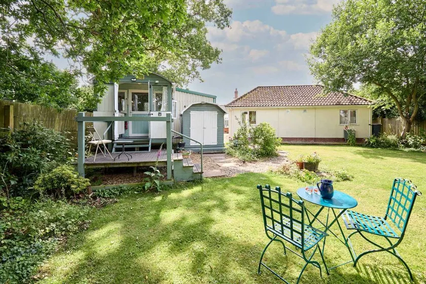 Charming Shepherd’s Hut with Countryside Views near Holt in Briston, Norfolk - Image 1