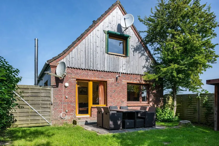 Holiday home with garden, sauna & terrace | Garden view - Image 1