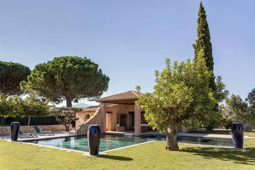 House with garden, private pool & terrace | Perfect for remote work - Image 1
