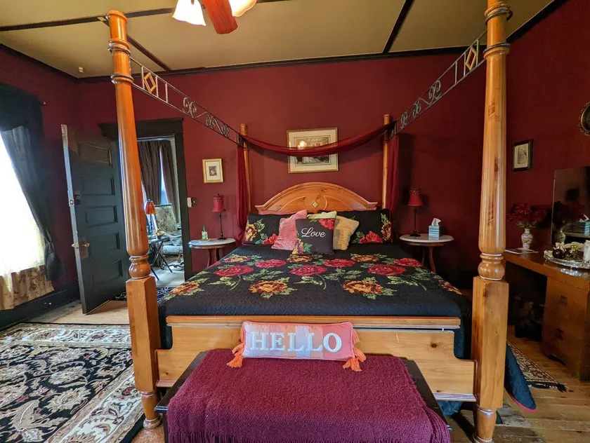 Black Orchid Suite (Black Orchid Room) - Image 1