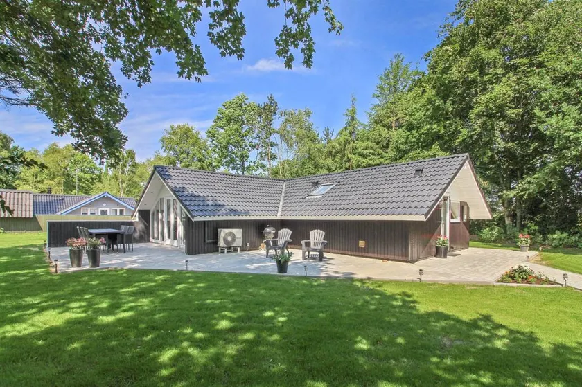Child-friendly house with terrace, sauna & barbeque | Pets are welcome - Image 1