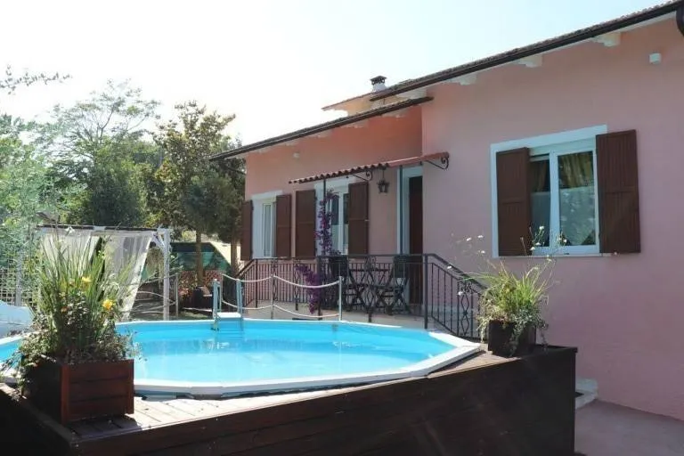 Villa con piscina privada, jacuzzi y jardín - Image 1