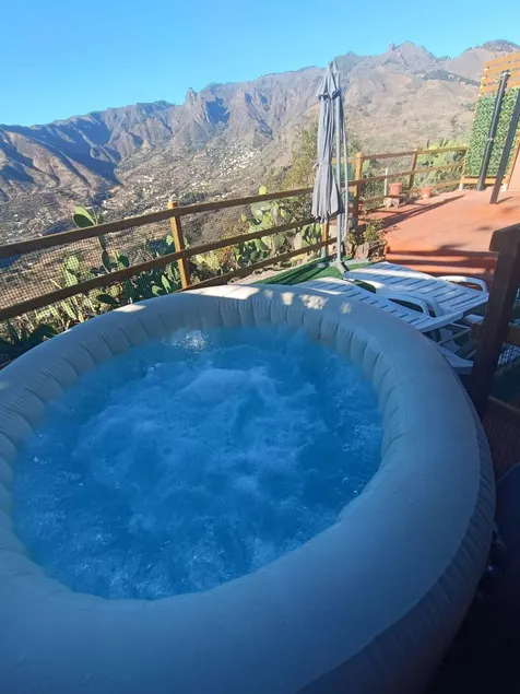 House with garden, terrace & hot tub | Sea view | Perfect for remote work | Pets allowed - Image 1
