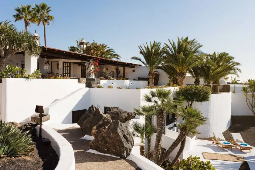 Villa with BBQ, terrace & private pool | Panoramic view - Image 1