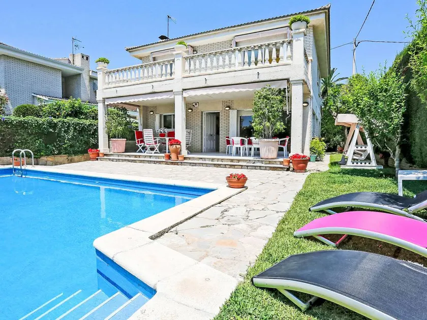 Child-friendly holiday home with private pool, garden & terrace | Pet-friendly - Image 1