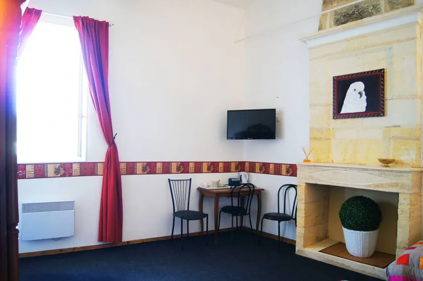 Private room with garden | City view - Image 1