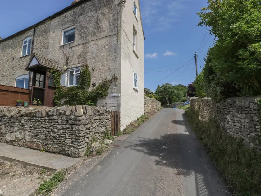 Cottage with garden & terrace | Dogs allowed - Image 1