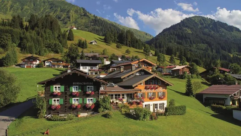 Apartment with terrace, garden & sauna | Mountain view - Image 1
