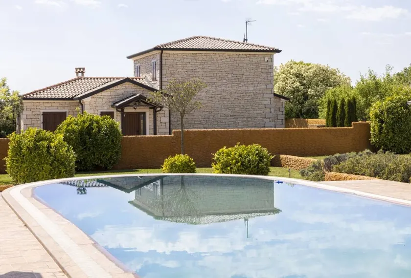 Villa with garden, private pool & BBQ - Image 1