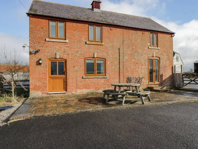 Family-friendly nice cottage with garden | Pets allowed - Image 1
